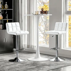 バースツールとテーブル